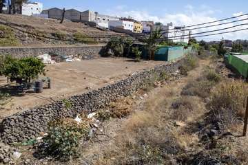 El Barranco de El Calero, el cubo de la basura de fincas colindantes/TA.